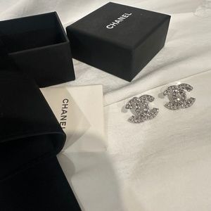 CHANEL silver Stud Earrings authentic